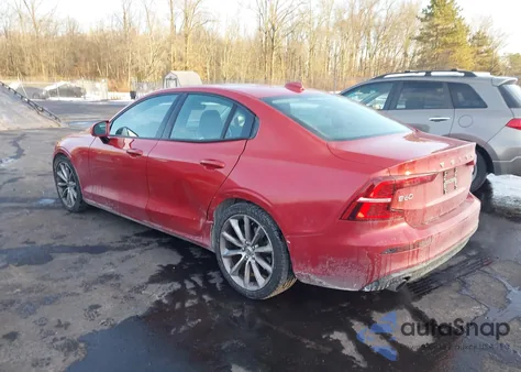 2019 Volvo S60 T6 Momentum z USA, uszkodzony, nr VIN 7JRA22TK1KG016372